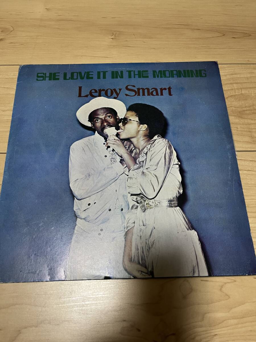 LP/レゲエ　ダブ　輸入盤　ジャマイカ盤/ LEROY SMART リロイ・スマート/ SHE LOVE IT IN THE MORNING_画像1