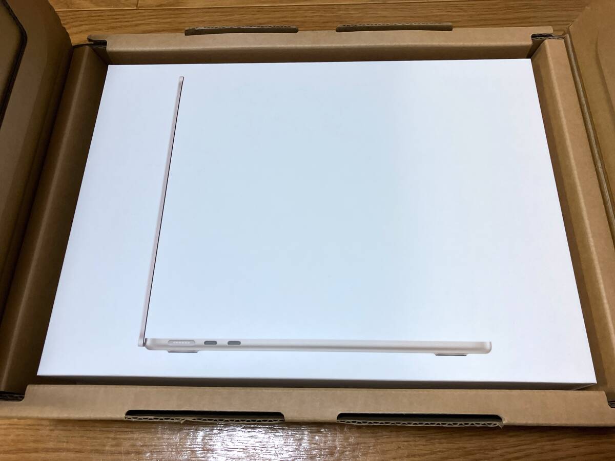 Apple MacBook Air M2 スターライト 13.6インチ 8コアCPU 8コアGPU 8GB メモリ 256GB SSD Liquid Retinaディスプレイ 2023の画像1