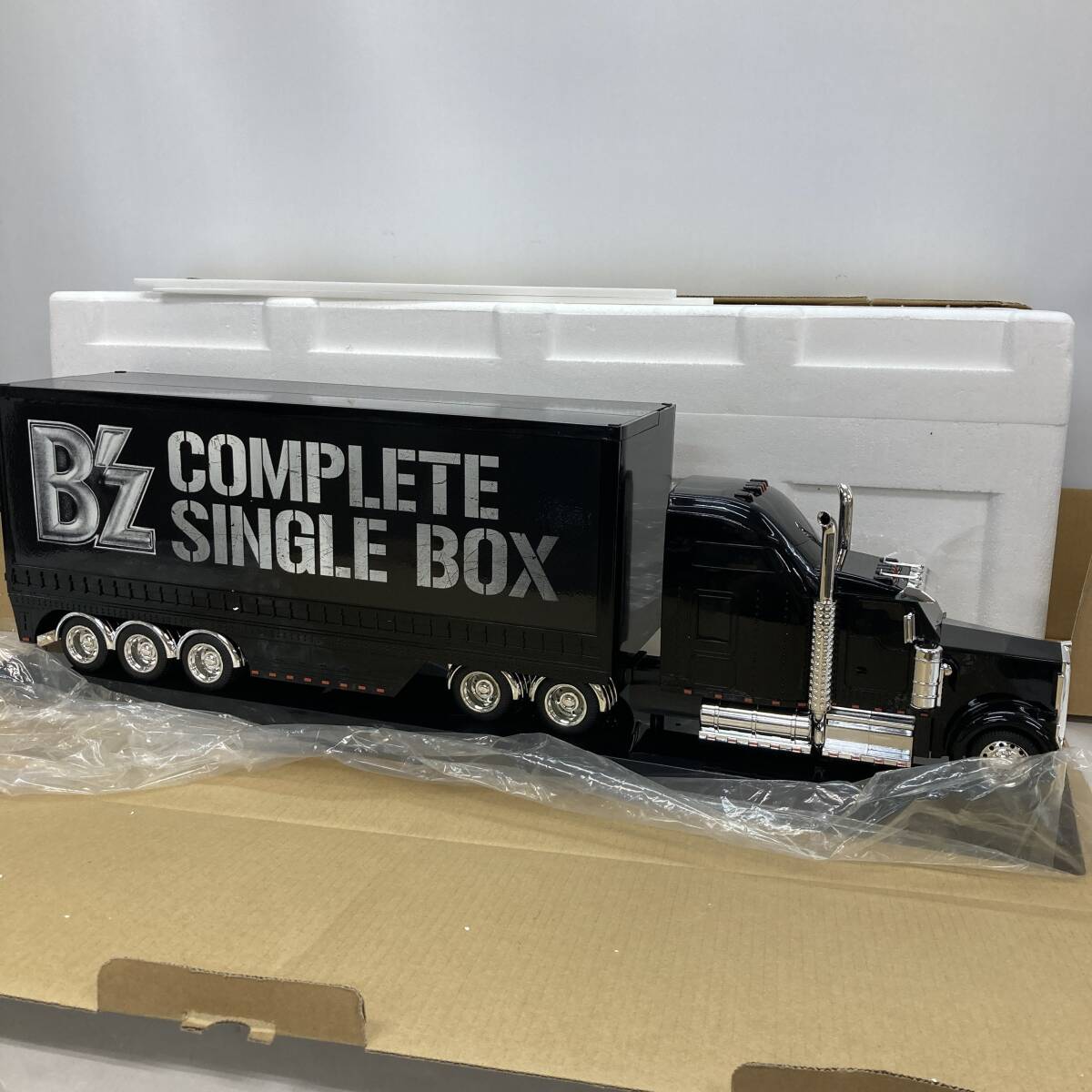 【1円～】B’z COMPLETE SINGLE BOX(Trailer Edition) CDDVD トレーラートラック セブンイレブン限定 55枚組み【中古品】の画像1