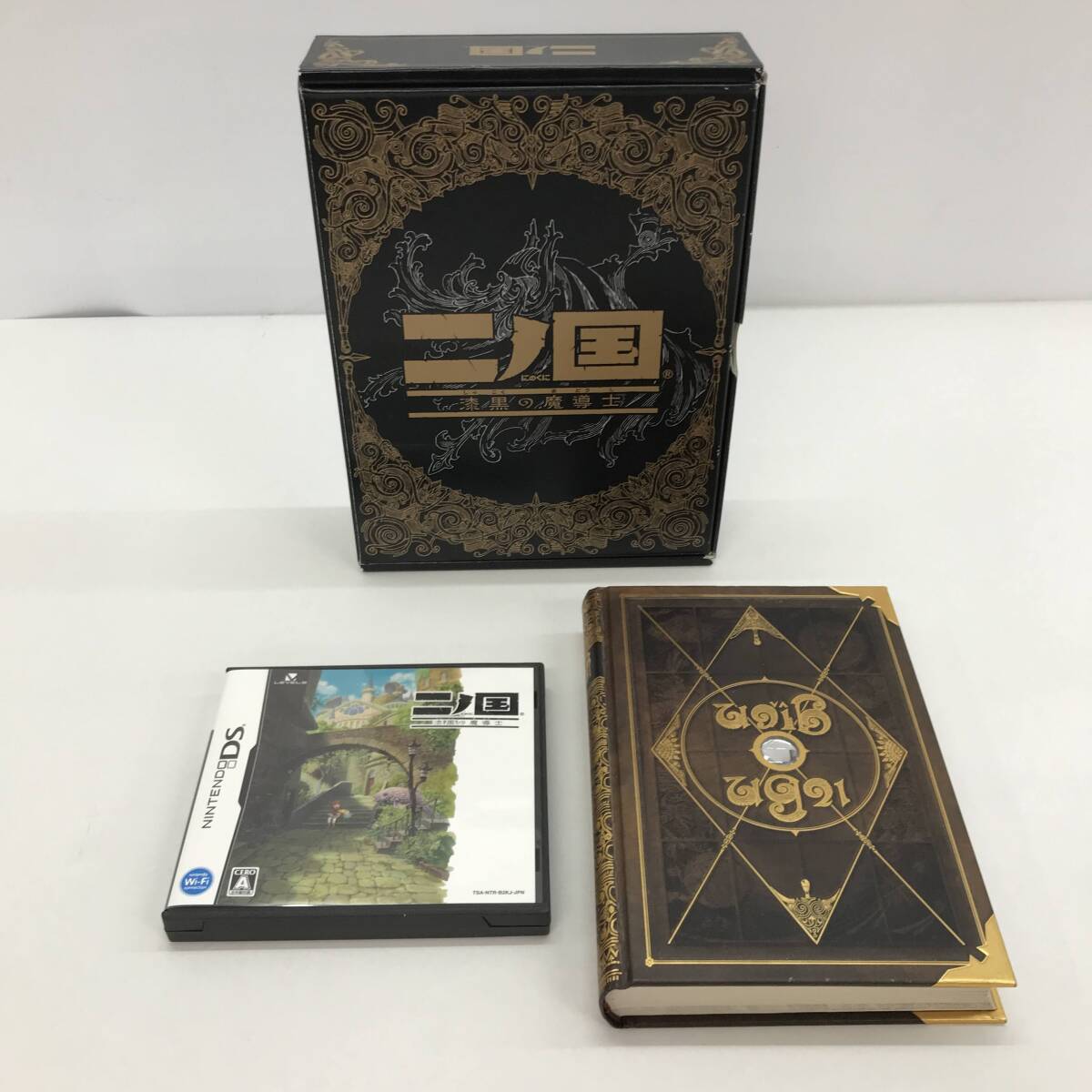 No.4734 ★1円～【DS】NINTENDO DS ソフト 「二ノ国 漆黒の魔導士」 箱傷あり [起動確認済] ◎中古品◎の画像1