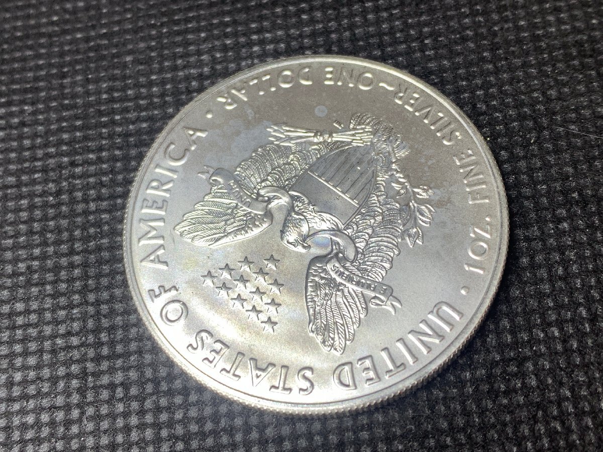 31.1 グラム 2020年 (新品) アメリカ 「イーグル ウオーキング リバティ」純銀1オンス 銀貨の画像6