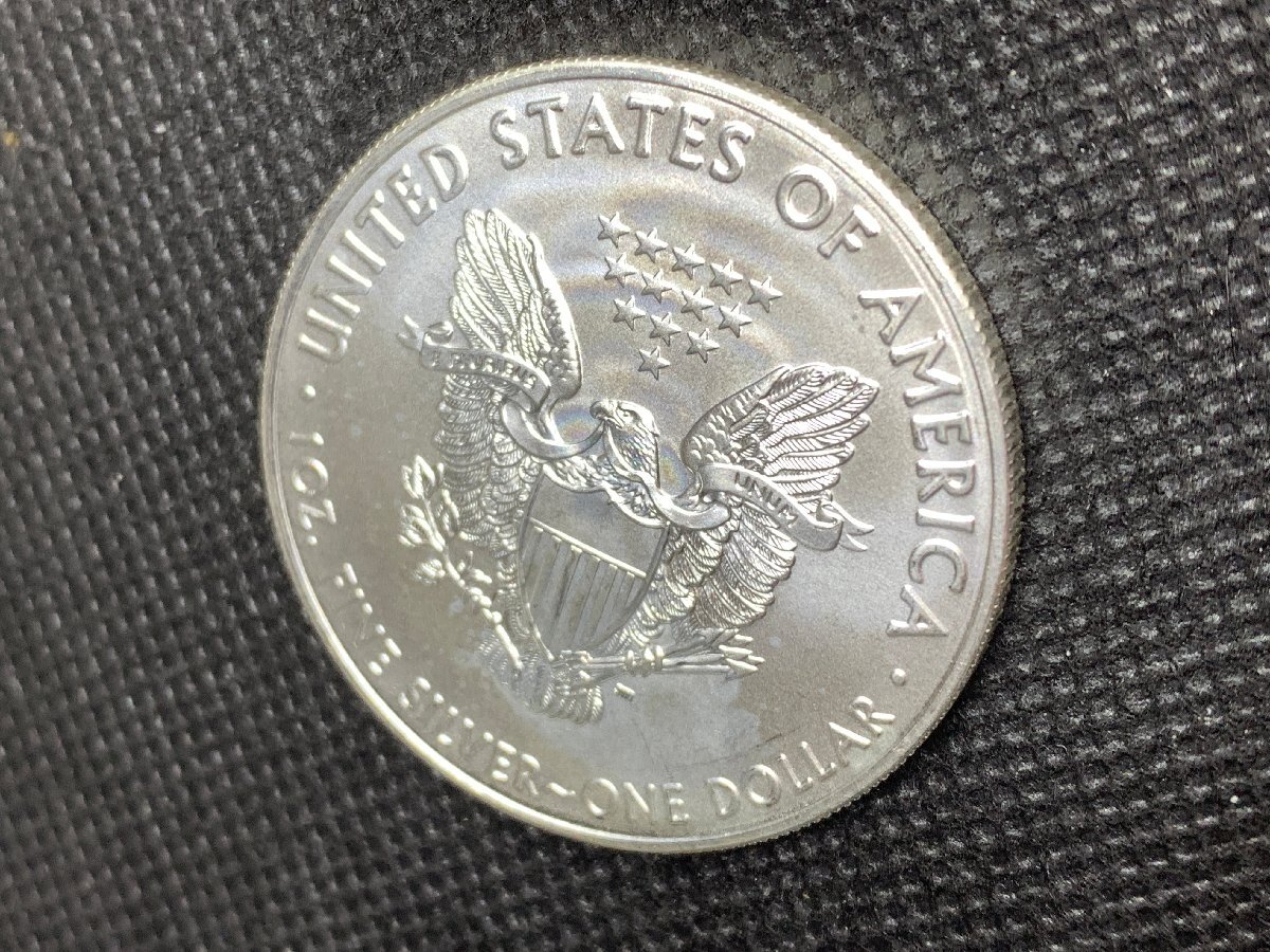 31.1 グラム 2020年 (新品) アメリカ 「イーグル ウオーキング リバティ」純銀1オンス 銀貨の画像4