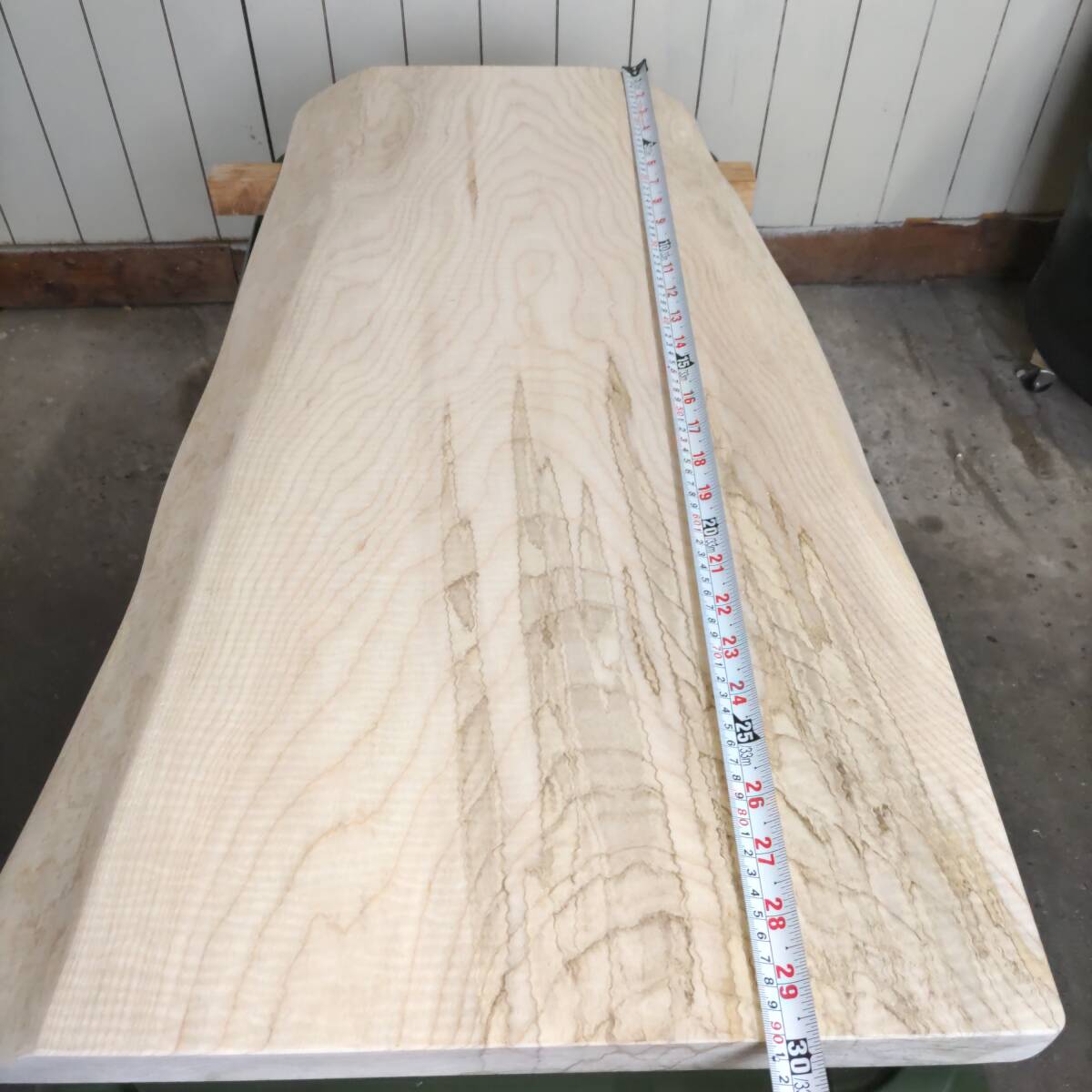 イタヤカエデ 楓 約長900幅380〜500厚45ミリ 製材後約半年 耳付き板 一枚板 天然木 無垢 未乾燥 花台 多肉棚 テーブル板の画像5
