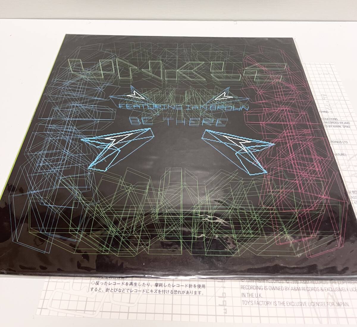 UNKLE FEATUREING IAN BROWN Be There 12inch レコード_画像1