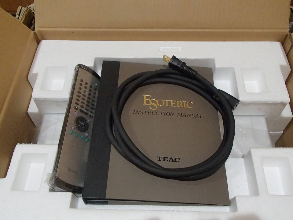 ★中古品ジャンク品 Esoteric エソテリック DVD/DVD-A/CD/SACDPLAYER UX-1 リミテッドにアップグレード済品 ワンオーナー中古品★の画像8