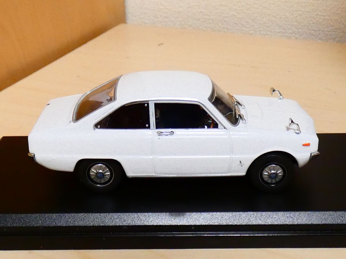 国産名車コレクション 1/43 マツダ ファミリア ロータリー クーペ 1968 白 アシェット 旧車 クラシックカー ミニカー ＴD_画像6