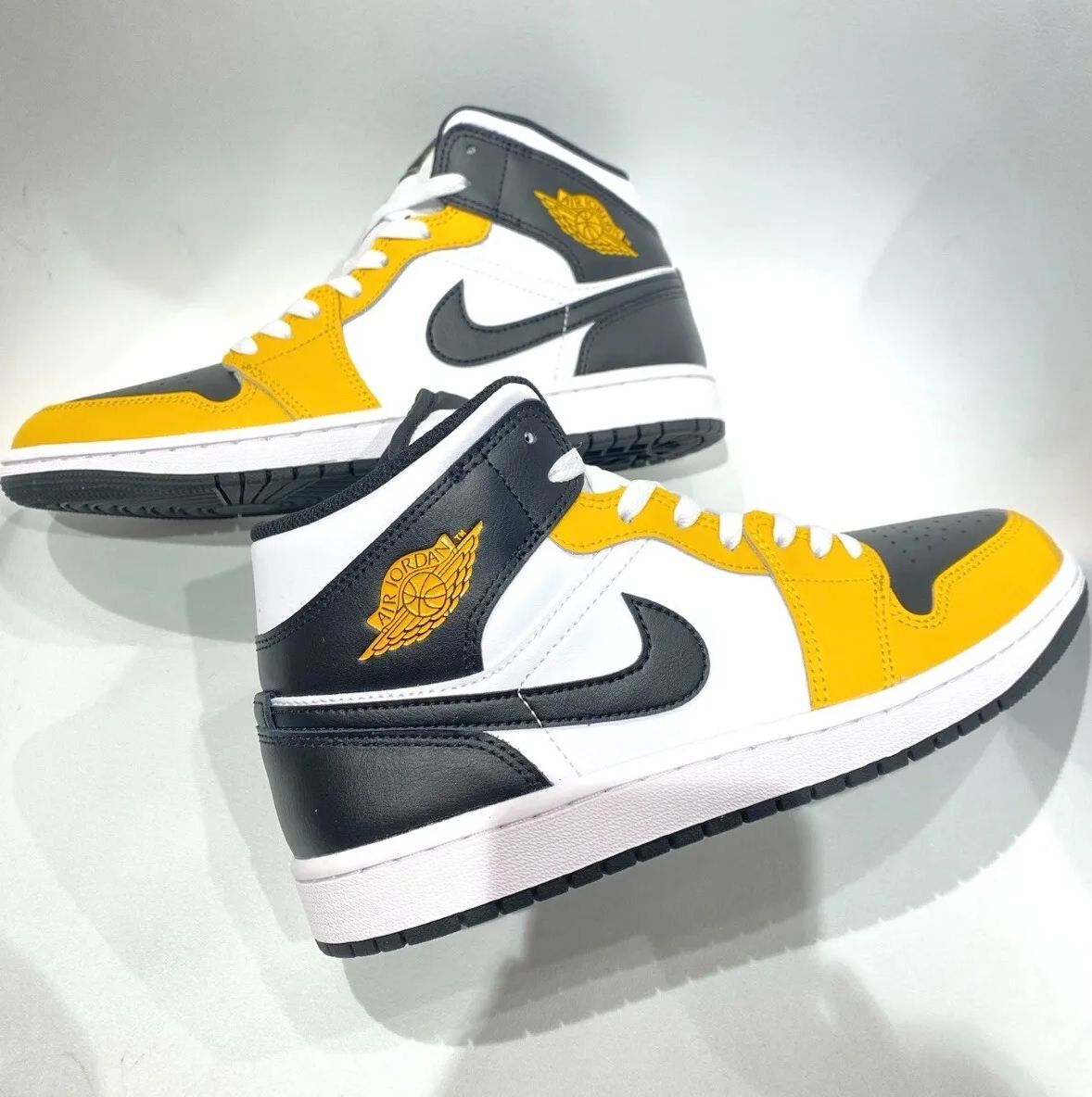 新品 27.0cm ナイキ エア ジョーダン NIKE AIR JORDAN 1 MID イエローオークル ブラック 黄色 白 黒 箱付き 未使用 正規品 本物DQ8426-701_画像3