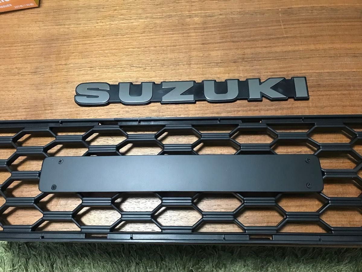 ジムニーjb64/74 SUZUKI活字体エンブレム 完全ウレタン 仕上げ♪ ジムニーjb64/74 SUZUKI活字体エンブレム完全ウレタン仕上げ完成