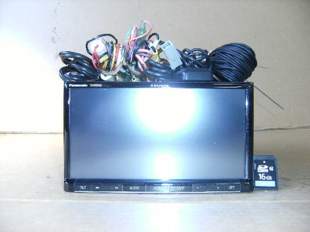 Panasonic パナソニック 「CN-RE04D」 SDナビ ストラーダ フルセグ/CD/DVD/SD/USB/Bluetooth/HDMI/iPod/AM/FM 美品 完動品の画像1