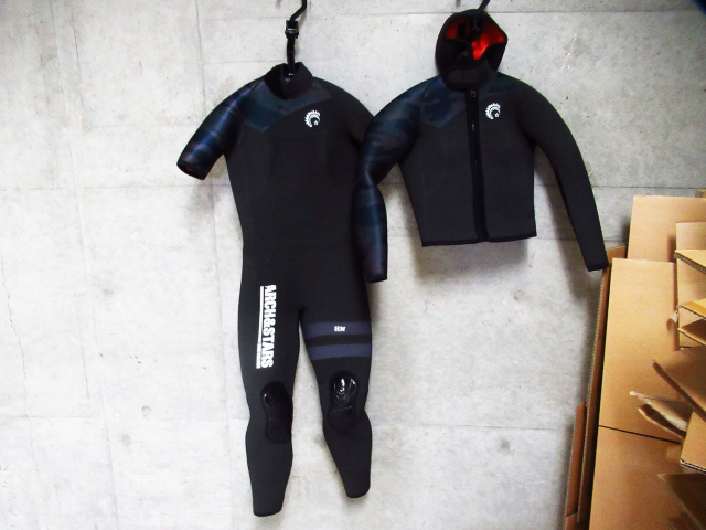 World dive ワールドダイブ ウエットスーツ 2ピース レディース 着丈約117cm 厚み約5mm ハンガー2本付属 ダイビング用品 管理6B0412F-A9の画像1