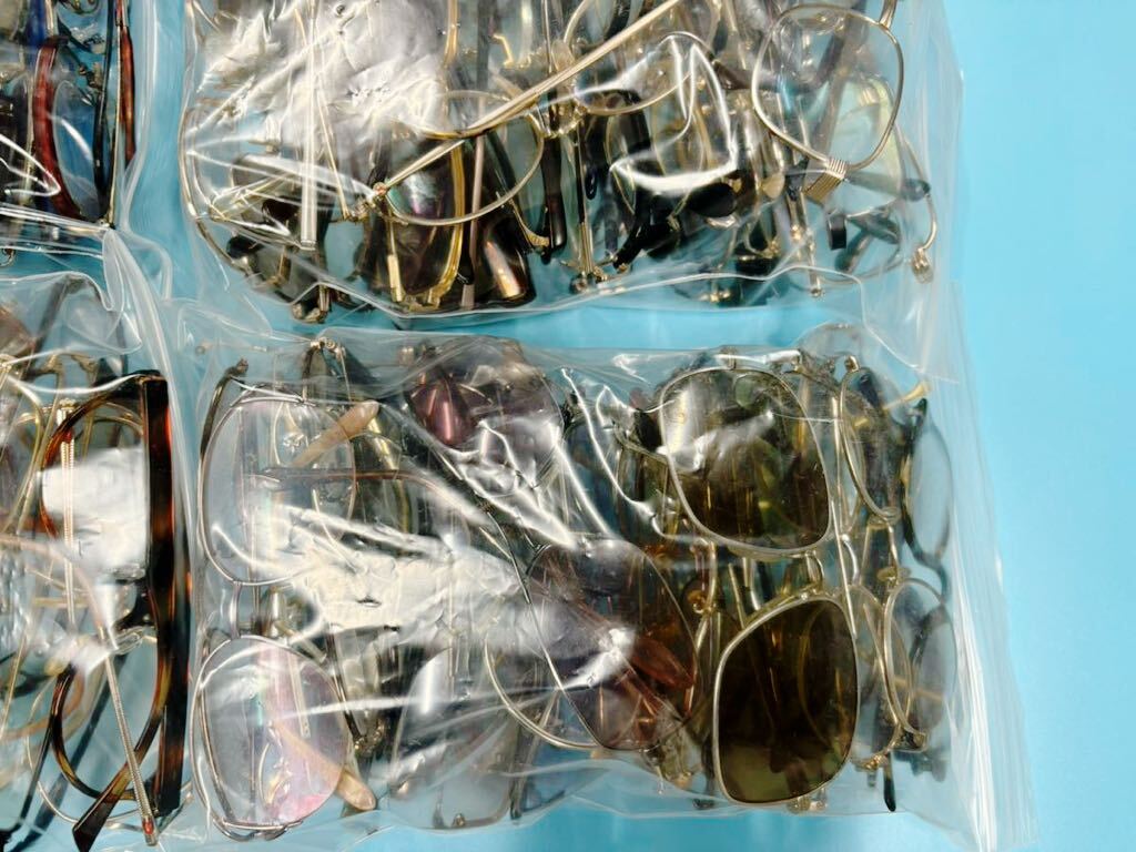 【送料無料】【約5.7kg（箱重量差引後）】眼鏡 サングラス 大量 まとめ売り 大量セット 100サイズ ジャンク 業者様 メガネ フレーム の画像6