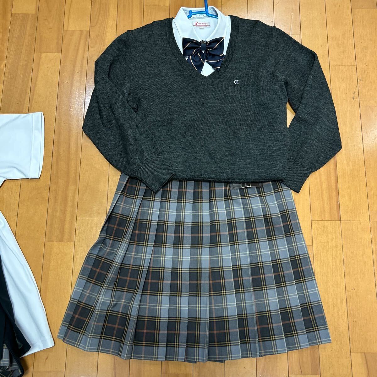 2 9 コスプレ衣装 冬 制服 上下セット ブレザー リボン付き ブラウス 冬スカート 夏スカート セーター スポーツシャツ 帝京大学可児 指定品の画像3