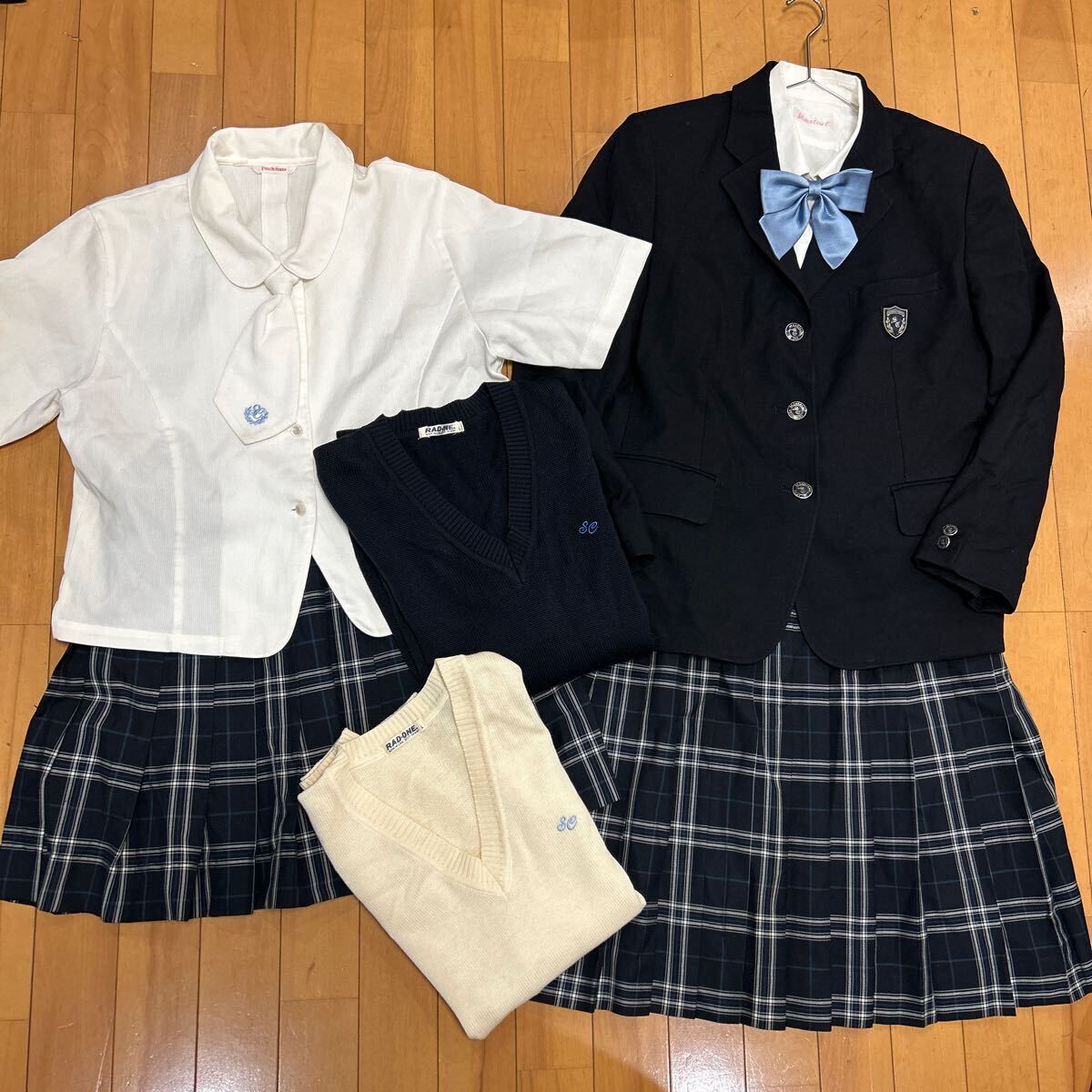 4 5 コスプレ衣装 夏 冬 制服 上下セット ブレザー リボン付きブラウス スカート セーター ニットベスト 聖カピタニオの画像1