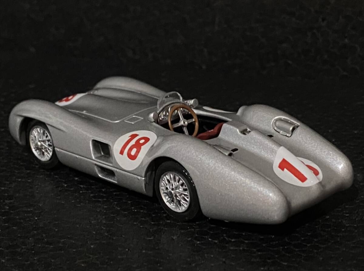 1/43 Mercedes W196 “Type Monza” Streamline Body Juan Manual Fangio #18 ◆ 1位 1955 FIA F1 World Championship ◆ メルセデス の画像3