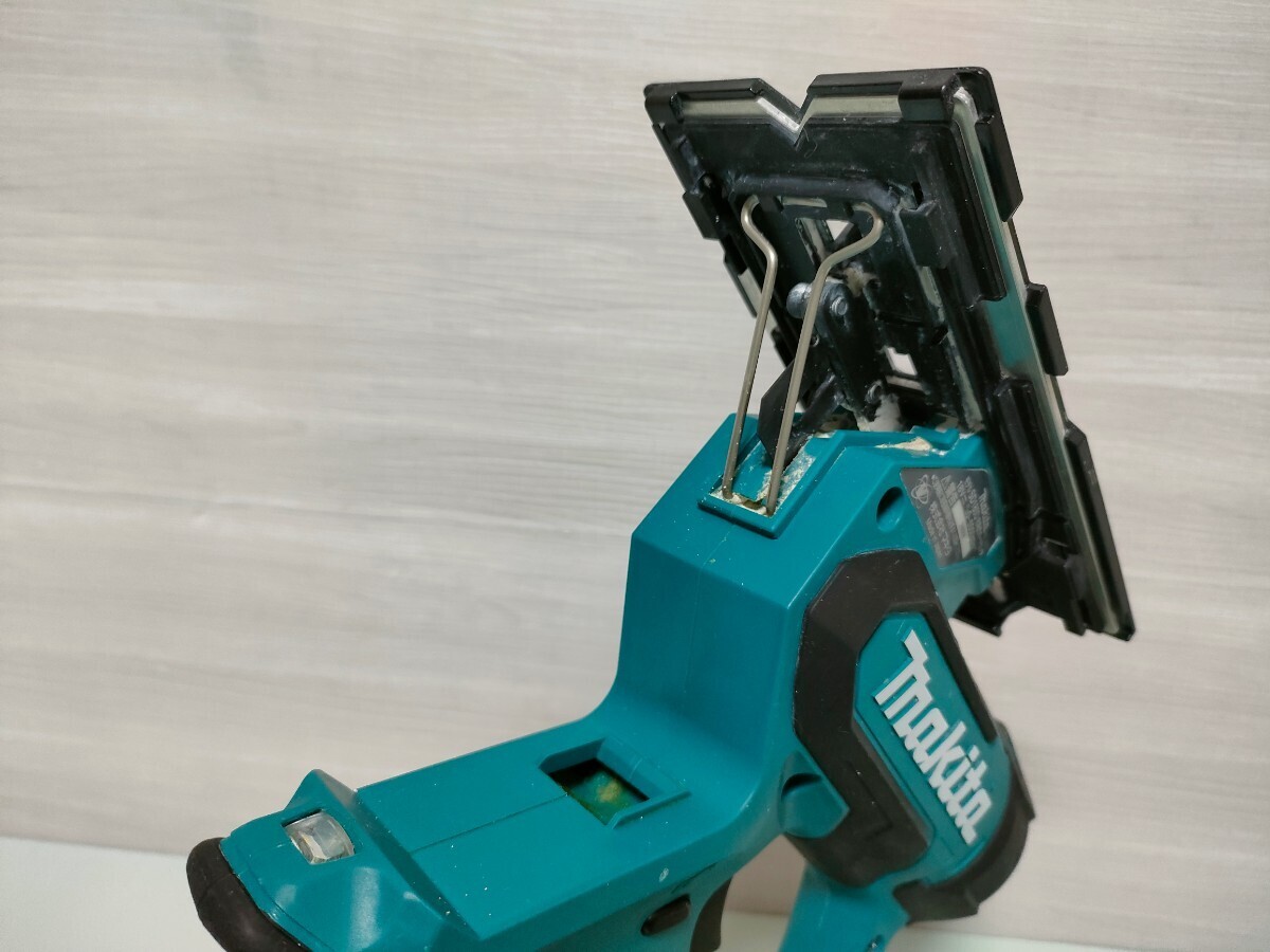 A004/ 【美品】makita マキタ SD180D 充電式ボードカッター ※専用ケース + 充電器 + 替刃 +取説付【使用頻度少ない】の画像8