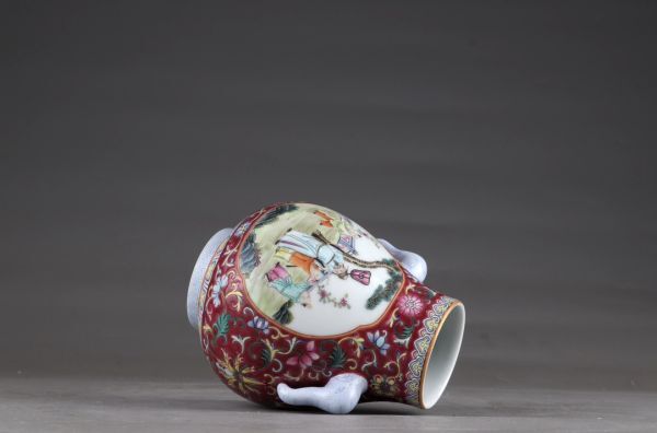 古びた蔵『清 乾隆年製 陶磁器 粉彩纏枝蓮開窗人物故事図 双耳尊 古びた蔵『清 乾隆年製 陶磁器 粉彩纏枝蓮開窗人物故事図 双耳尊
