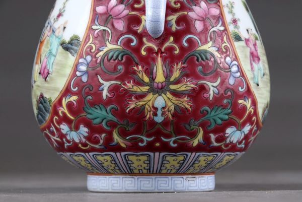 古びた蔵『清 乾隆年製 陶磁器 粉彩纏枝蓮開窗人物故事図 双耳尊 古びた蔵『清 乾隆年製 陶磁器 粉彩纏枝蓮開窗人物故事図 双耳尊