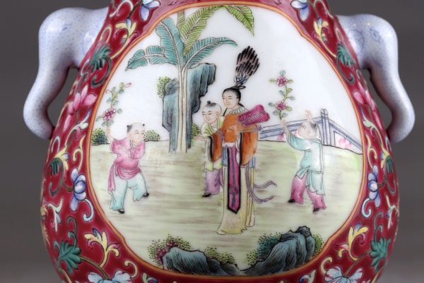 古びた蔵『清 乾隆年製 陶磁器 粉彩纏枝蓮開窗人物故事図 双耳尊 古びた蔵『清 乾隆年製 陶磁器 粉彩纏枝蓮開窗人物故事図 双耳尊