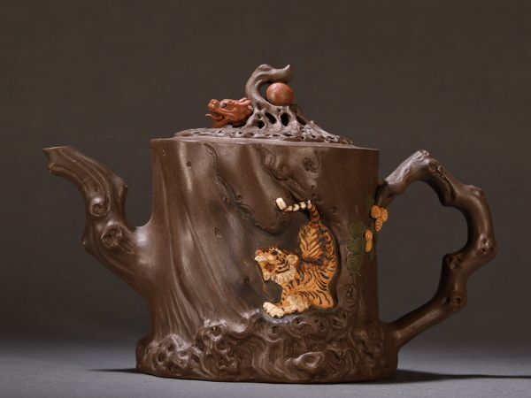 【再入荷!】 古びた蔵『蒋蓉製 陶磁器 紫砂急須 加彩龍虎紋紫砂茶壺』極細工 急須 茶道具 古賞物 古美術 中国古玩 その他