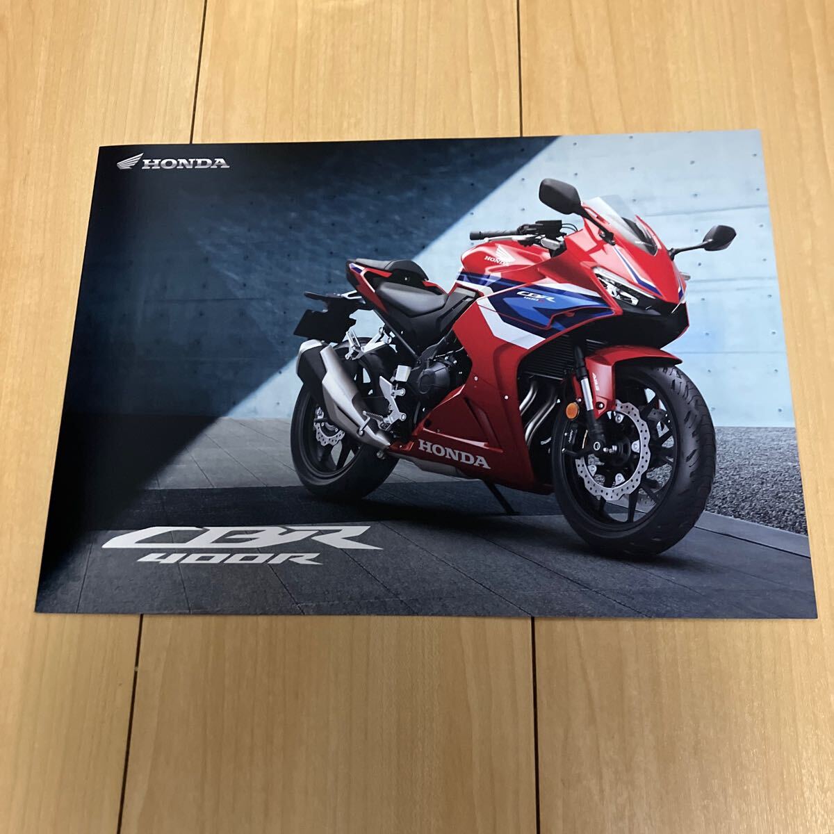 最新 2024年版 ホンダ CBR FIREBLADE / CBR650R / CBR400R カタログ 3冊セット (240417)_画像4