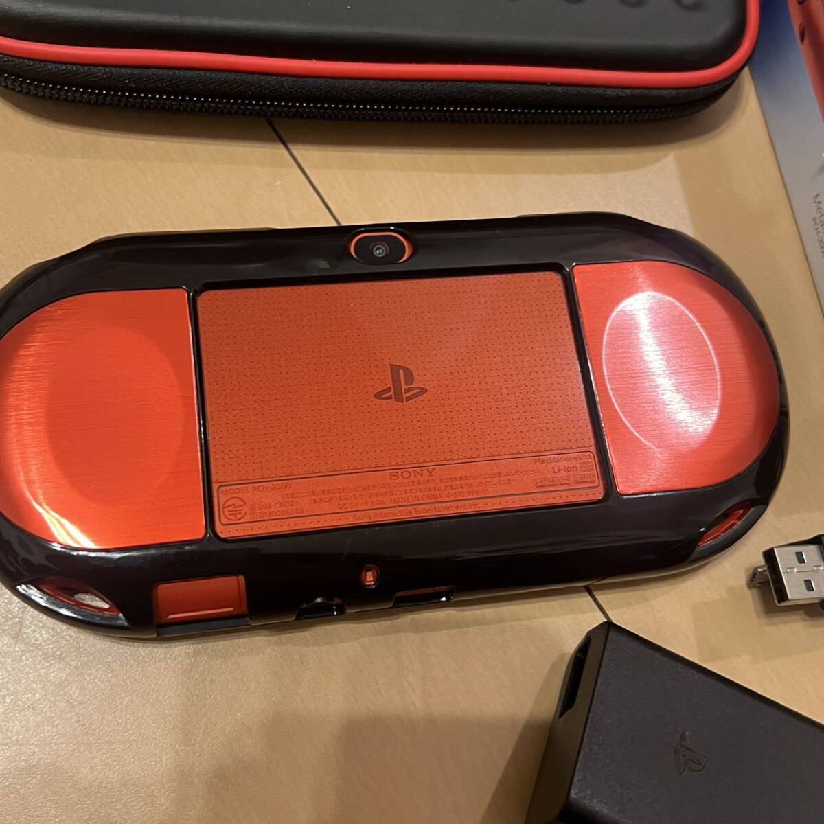 PlayStation Vita Wi-Fi модель металлик * красный PCH-2000 ZA26 SONY PSVITA