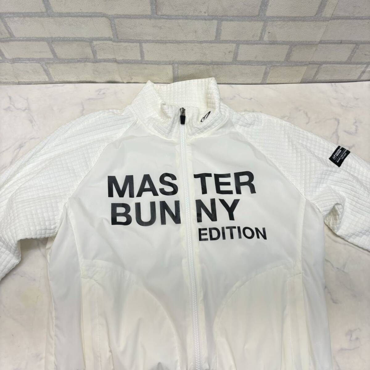 極美品 MASTER BUNNY EDITION ジップジャケット ホワイト系 白 ゴルフウェア メンズ ブルゾン サイズ1 ナイロン マスターバニー_画像3