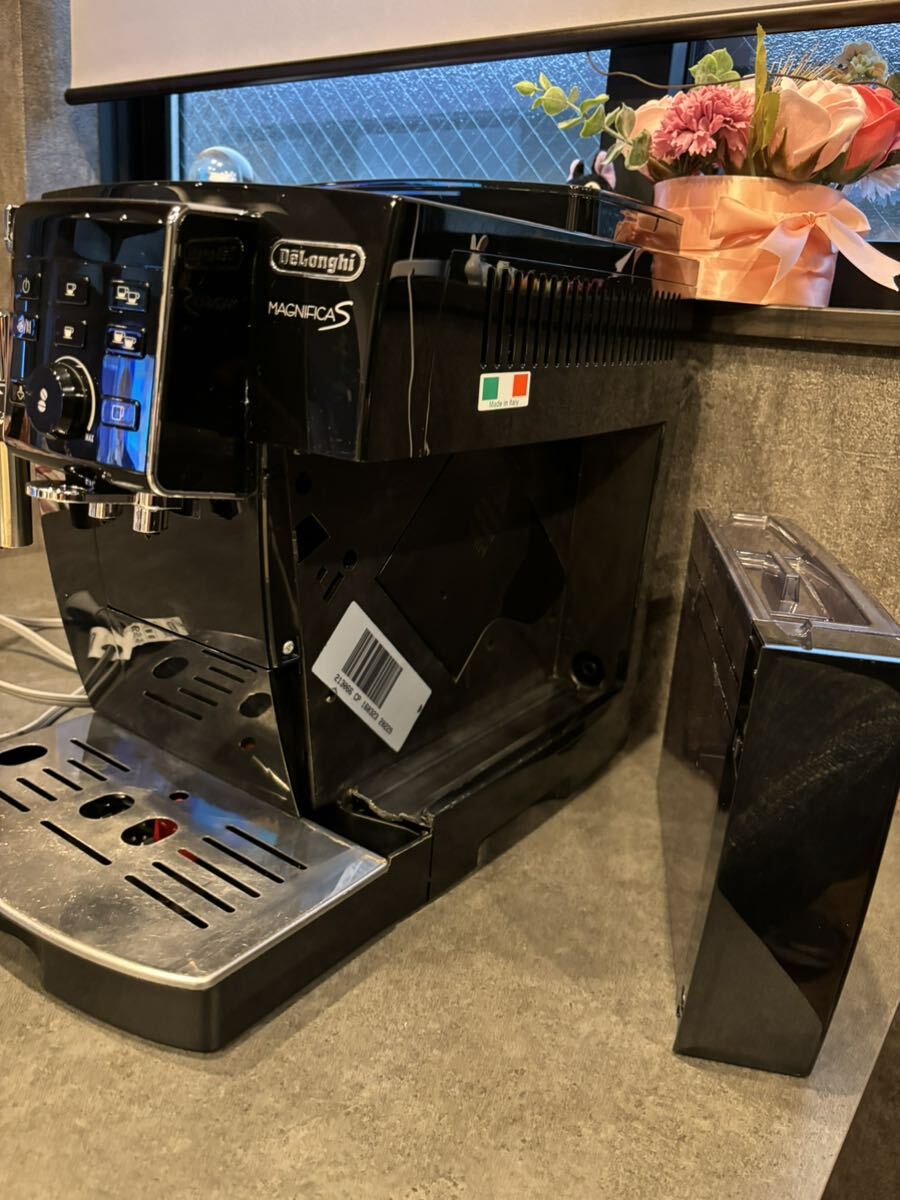 清掃済み 動作OK DeLomghi マグニカS コンパクト全自動エスプレッソマシン ECAM23120B 1.8L 家庭用 コーヒーメーカー デロンギの画像4