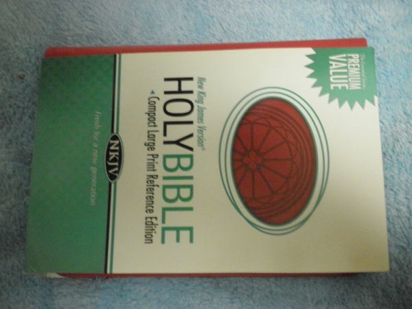 Holy Bible: New King James Version, Raspberry Leathersoft Reference NO3_画像3