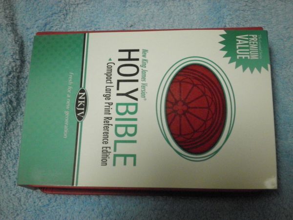 Holy Bible: New King James Version, Raspberry Leathersoft Reference NO4