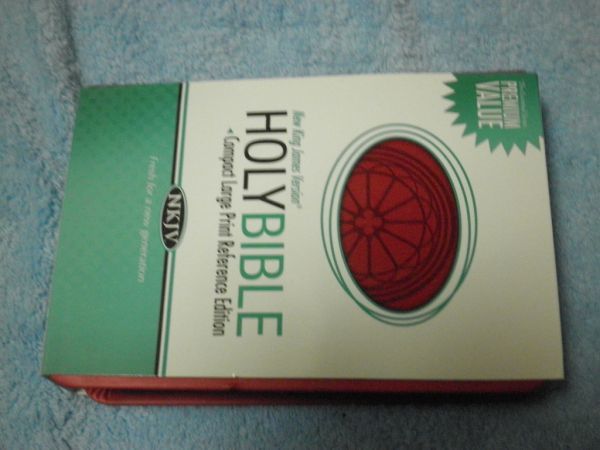 Holy Bible: New King James Version, Raspberry Leathersoft Reference NO5