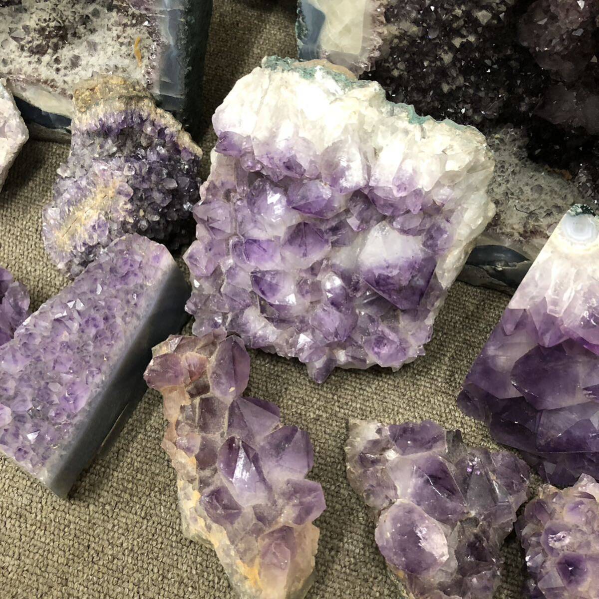 MM-10971②原石 アメジスト パワーストーン 標本 置物 紫水晶 国産鉱物 天然石 鑑賞石 の画像5