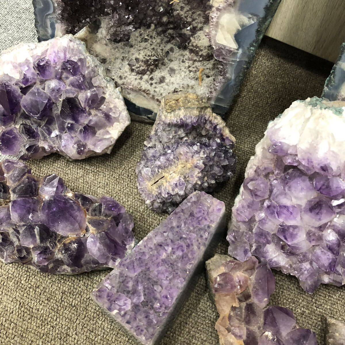 MM-10971②原石 アメジスト パワーストーン 標本 置物 紫水晶 国産鉱物 天然石 鑑賞石 の画像4