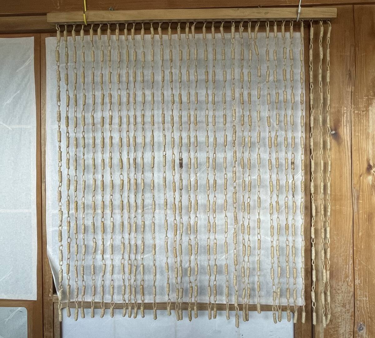 紐のれん すだれ 白色のうずまきコイル 幅85㎝ 丈92㎝　 昭和レトロ　①
