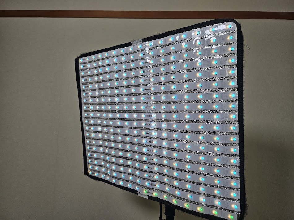 FalconEyes RGBW撮影用ライト 折り畳み式 100Wの画像1