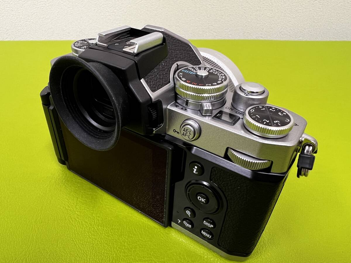 美品 おまけ多数付 ニコンZfc シルバー Z DX16-50mm f/3.5-6.3 VR  の画像5