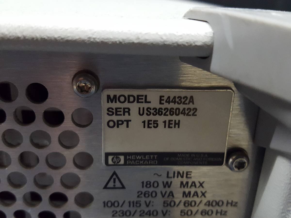 (NBC) 中古 HP E4432A デジタルRF信号発生器 (Opt. 1E5 1EH) 250kHz-3GHz Digital Signal Generator (0422)_画像7