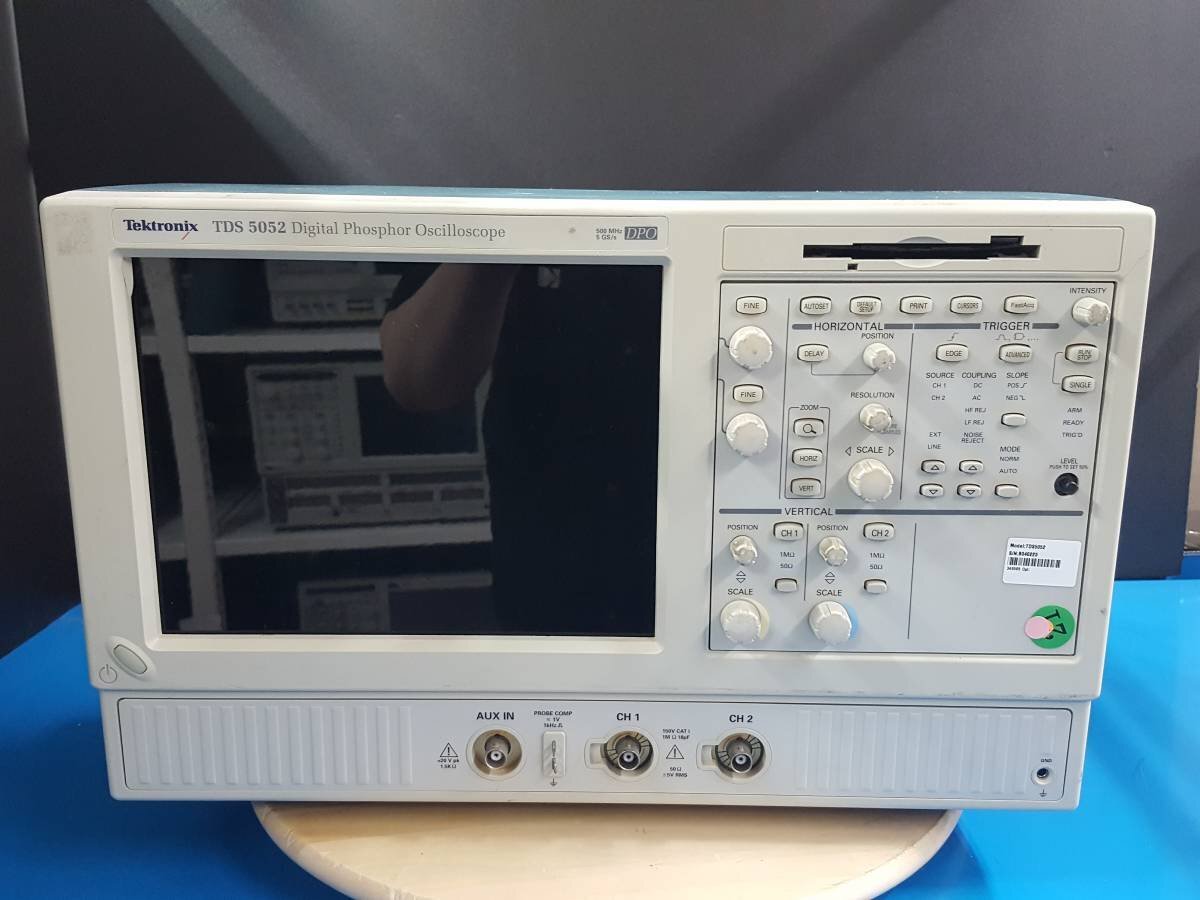 NBC) Tektronix TDS5052 ディジタルオシロスコープ 500MHz, 2ch NBC) Tektronix TDS5052 ディジタルオシロスコープ 500MHz, 2ch