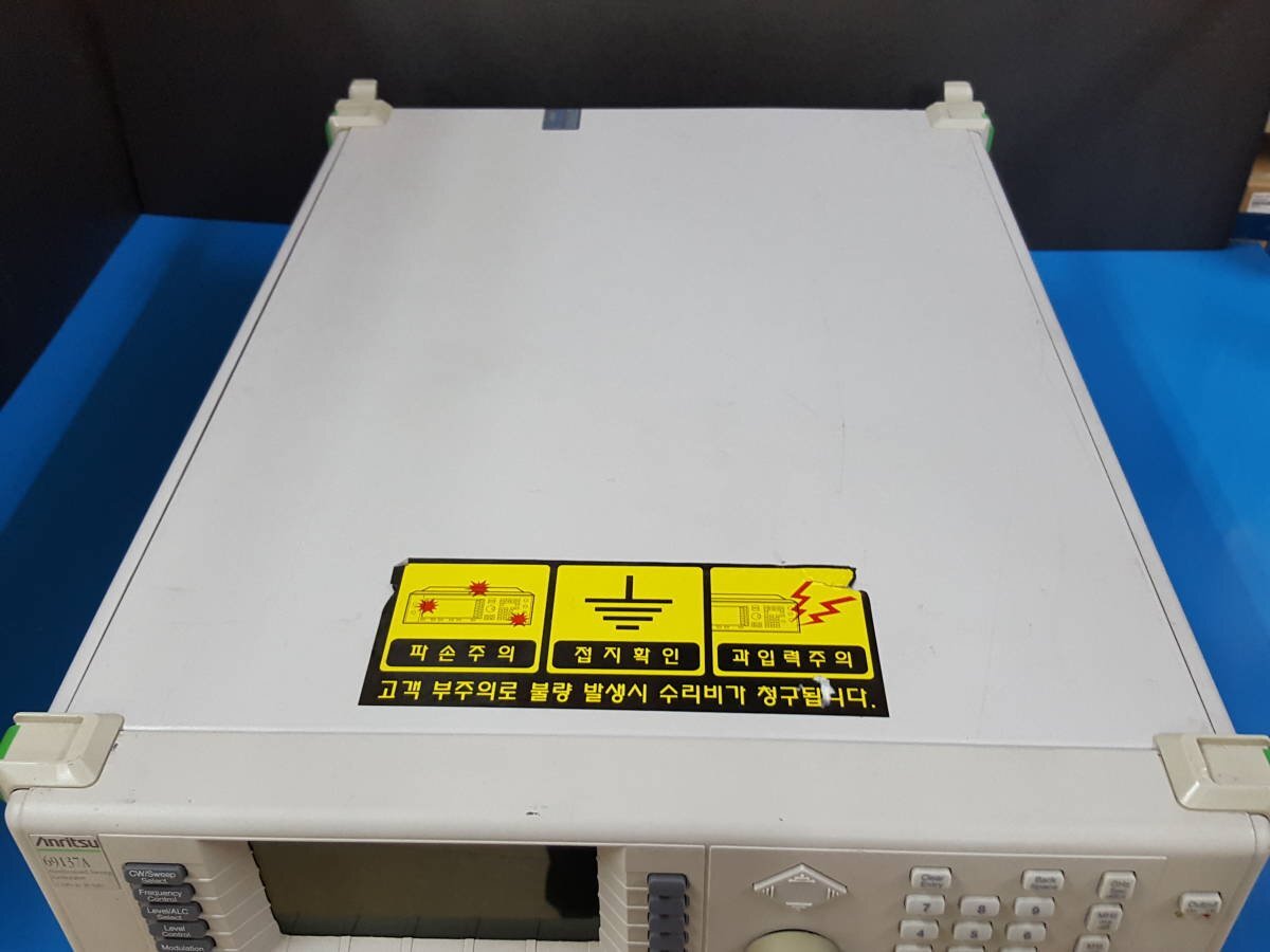 [NBC] Anritsu 69137A Synthesized Sweep Generator 2GHz to 20GHz, Opt. 2A, 11 (中古 3809)_画像4