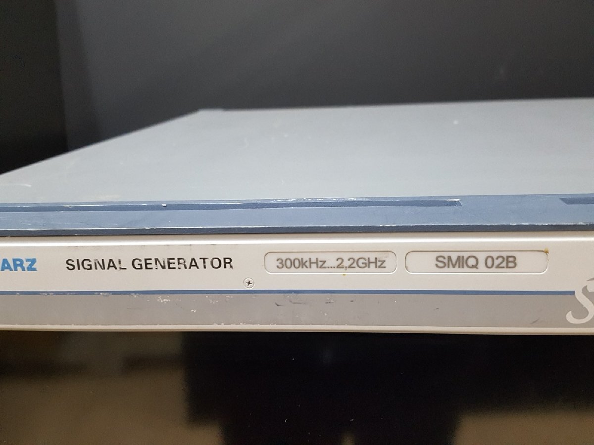 [NBC] R&S SMIQ02B ベクトルシグナルジェネレータ 300kHz to 2.2GHz Signal Generator, Opt B11 B12 B19 B20 (中古 0052)_画像2