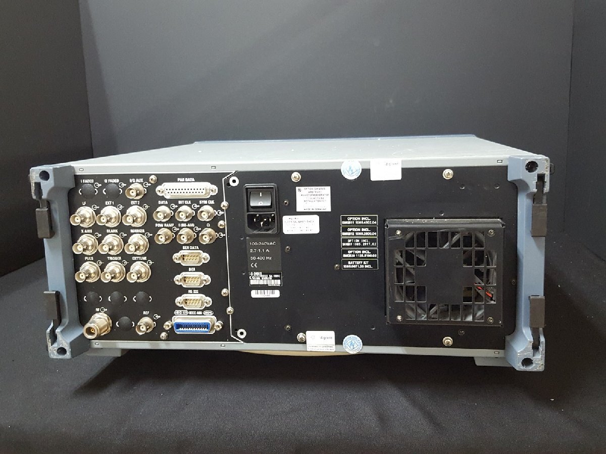 [NBC] R&S SMIQ02B ベクトルシグナルジェネレータ 300kHz to 2.2GHz Signal Generator, Opt B11 B12 B19 B20 (中古 0052)_画像6