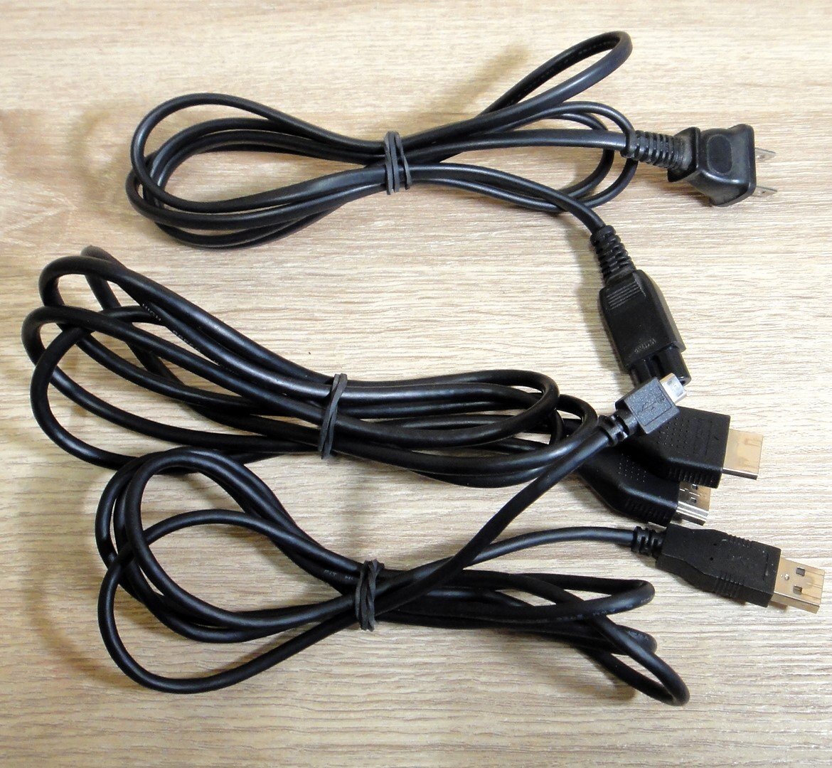 中古】SONY PS4 CUH-7200B ジェットブラック 初期化済み 外箱 中古】SONY PS4 CUH-7200B ジェットブラック 初期化済み 外箱