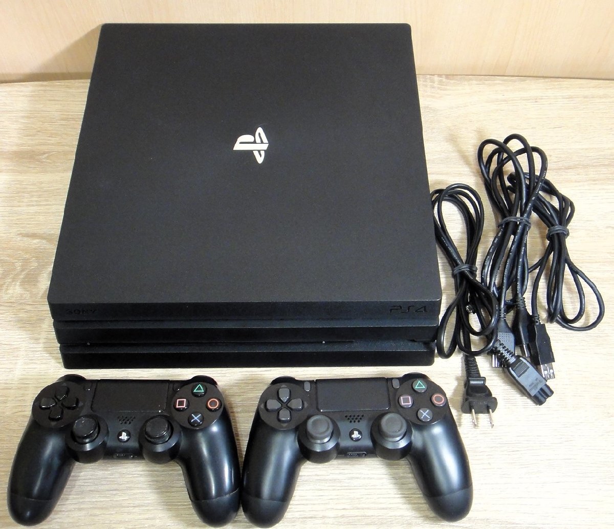 中古】SONY PS4 CUH-7200B ジェットブラック 初期化済み 外箱 中古】SONY PS4 CUH-7200B ジェットブラック 初期化済み 外箱
