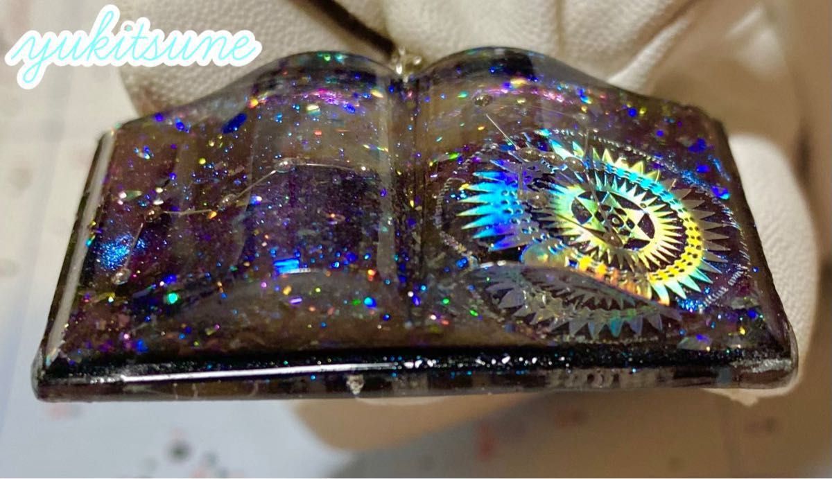 【No.148】ハンドメイド 星詠みの書 レジンアクセサリー レジン ネックレス ペンダント 宇宙 星座 雪狐レジン