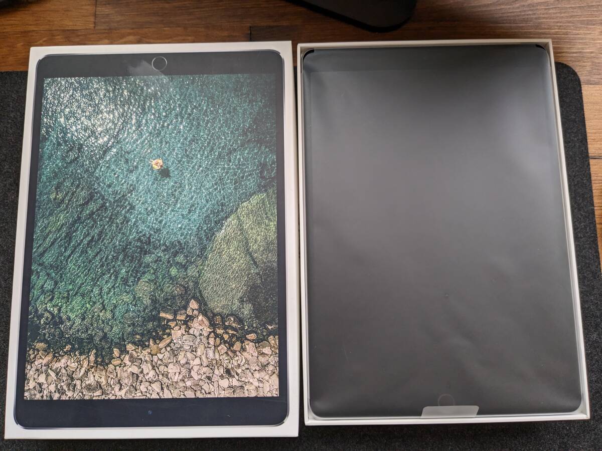 iPad Pro 10.5インチ Wi-Fiモデル 64GB A1701 スペースグレイ 本体 ロジクール logicool SLIM COMBO iK1092 キーボード付きケース セットの画像1