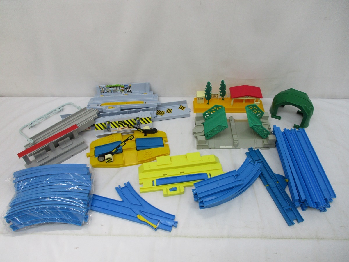 7435Y Plarail rail scene parts large amount * Thomas .... mountain big Thomas deformation doteka Shinkansen. ..GOGO departure car station other 