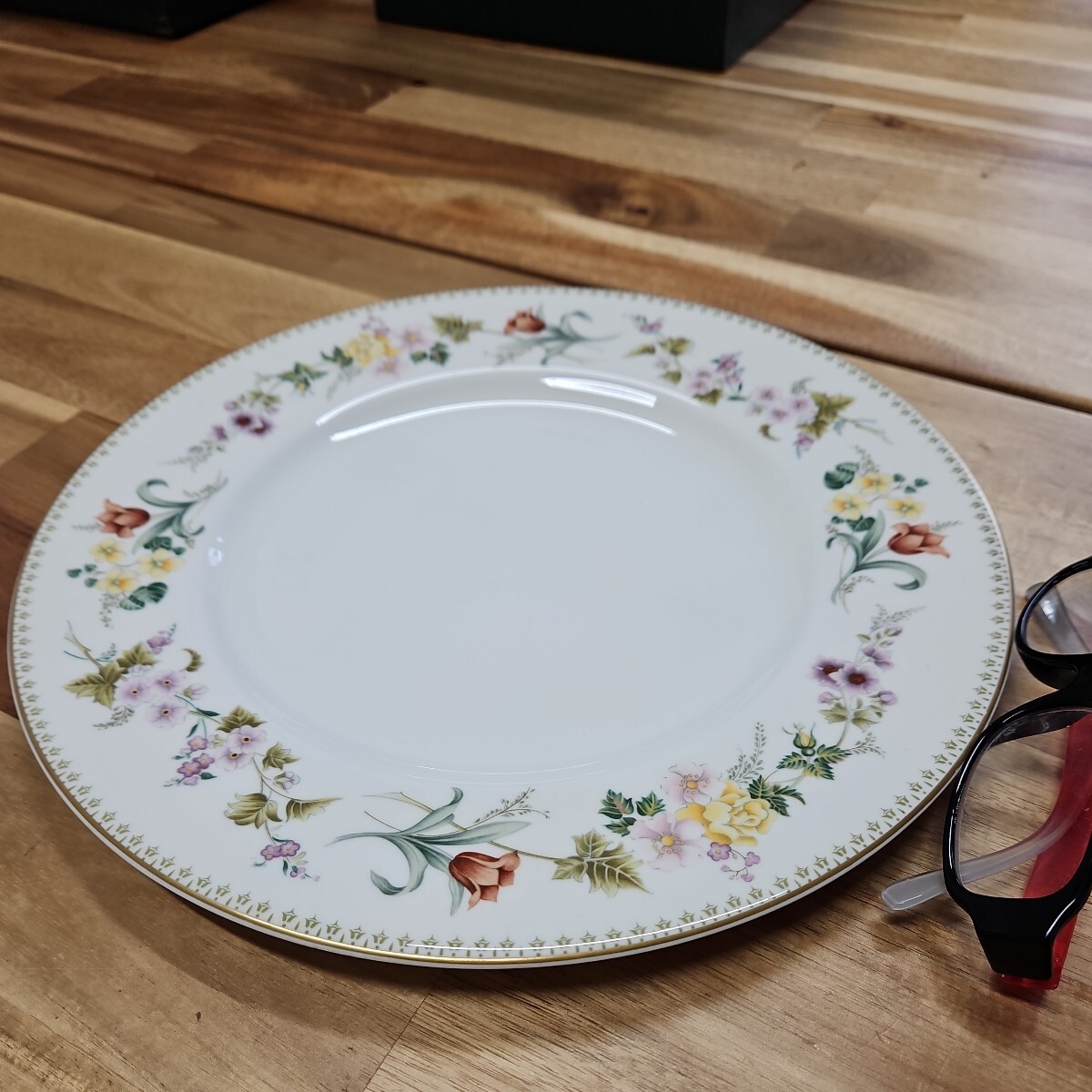  Wedgwood 英国製 ウェッジウッド Mirabelle ミラベル ディナー大皿花柄  アンティーク食器  ヴィンテージの画像2