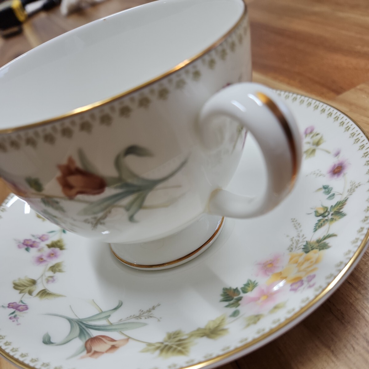 Wedgwood 英国製 ウェッジウッド Mirabelle ミラベル ティーカップ ソーサー 花柄 コーヒーカップ アンティーク食器  ヴィンテージの画像3