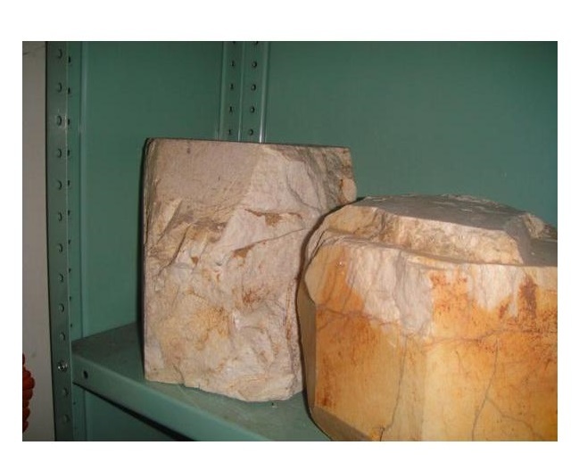 C2A【井筒イイ田代H8418】鉱石 長石結晶 標本 左の品です_画像1