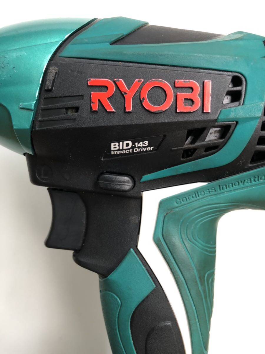 RYOBI インパクトドライバー　バッテリー2個付き　ジャンク品扱い_画像2