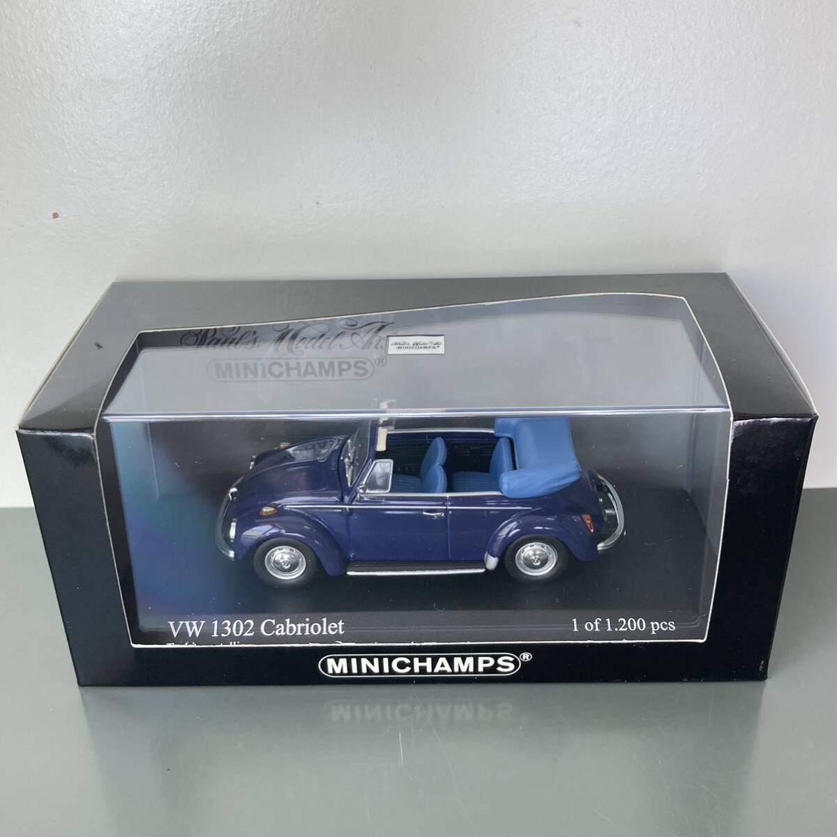 【台座外箱違い】ミニチャンプス 1/43 VW Beetle 1302 Cabriolet 1972 フォルクスワーゲン ビートル の画像1